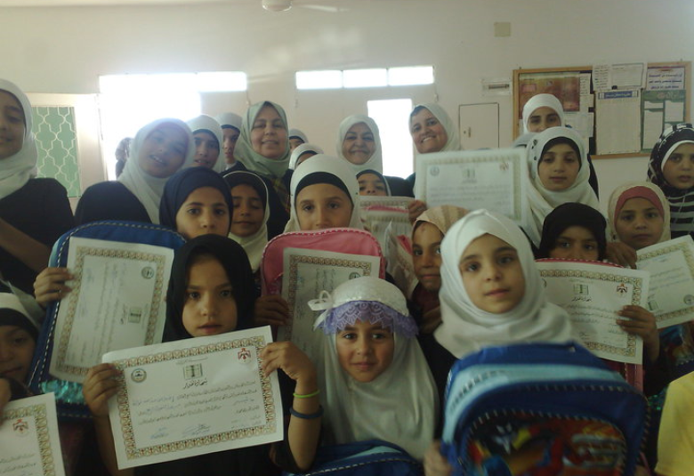 
<span>منتدى الوسطية يطلق حملة توزيع المعونات العينية على طلبة المدارس</span>
