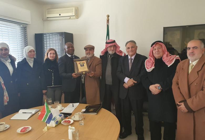 
<span>شخصيات أردنيه تزور سفارة جنوب أفريقيا في عمان</span>
